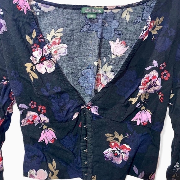 Wild Fable V-Neck Long Sleeve Floral Crop Top Size XS NWOT - Picture 2 of 5